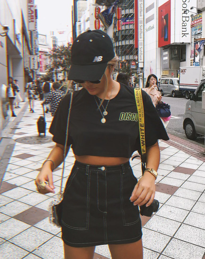 Super Cropped Black Tee in Disco Embro - Image 2