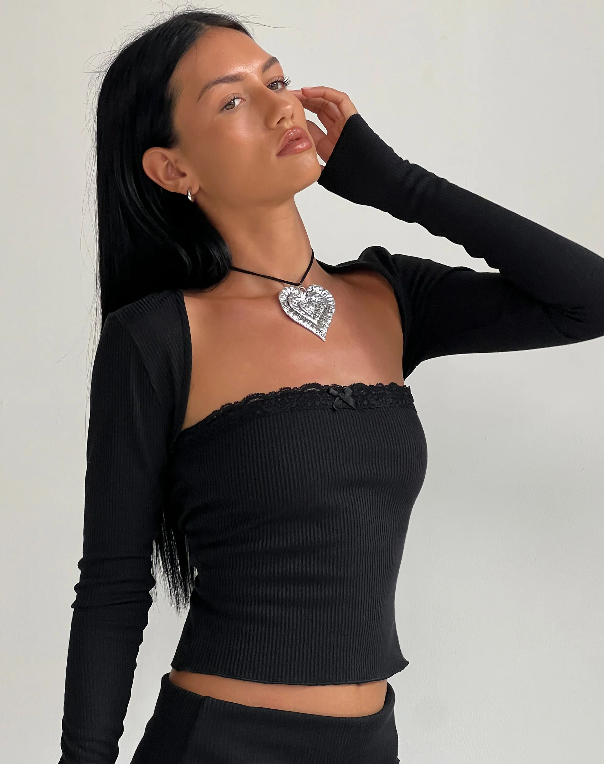 Suri Ribbed Shrug Top in Black - Image 4