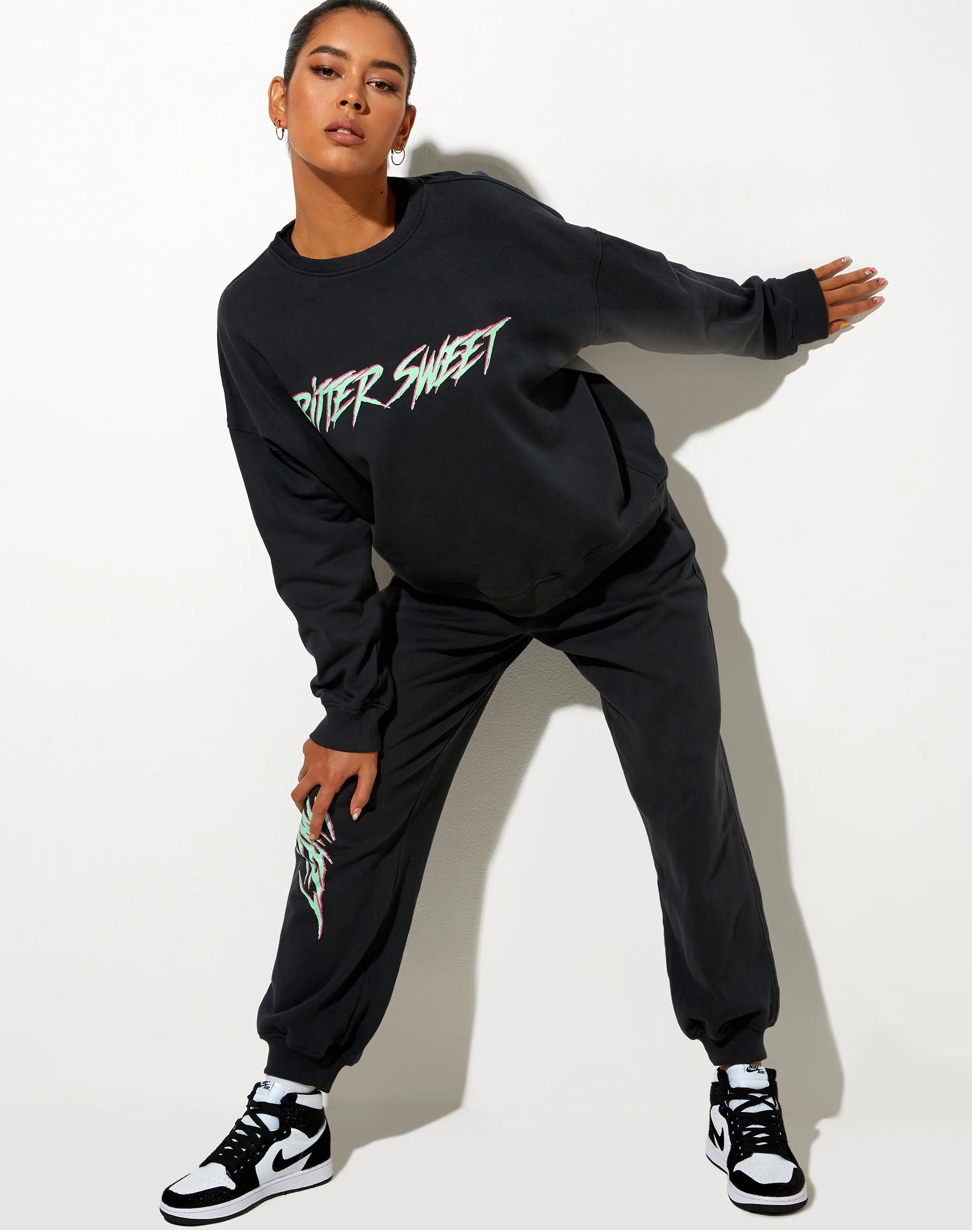 Ted Sweatshirt in Vintage Black Bittersweet - Image 3
