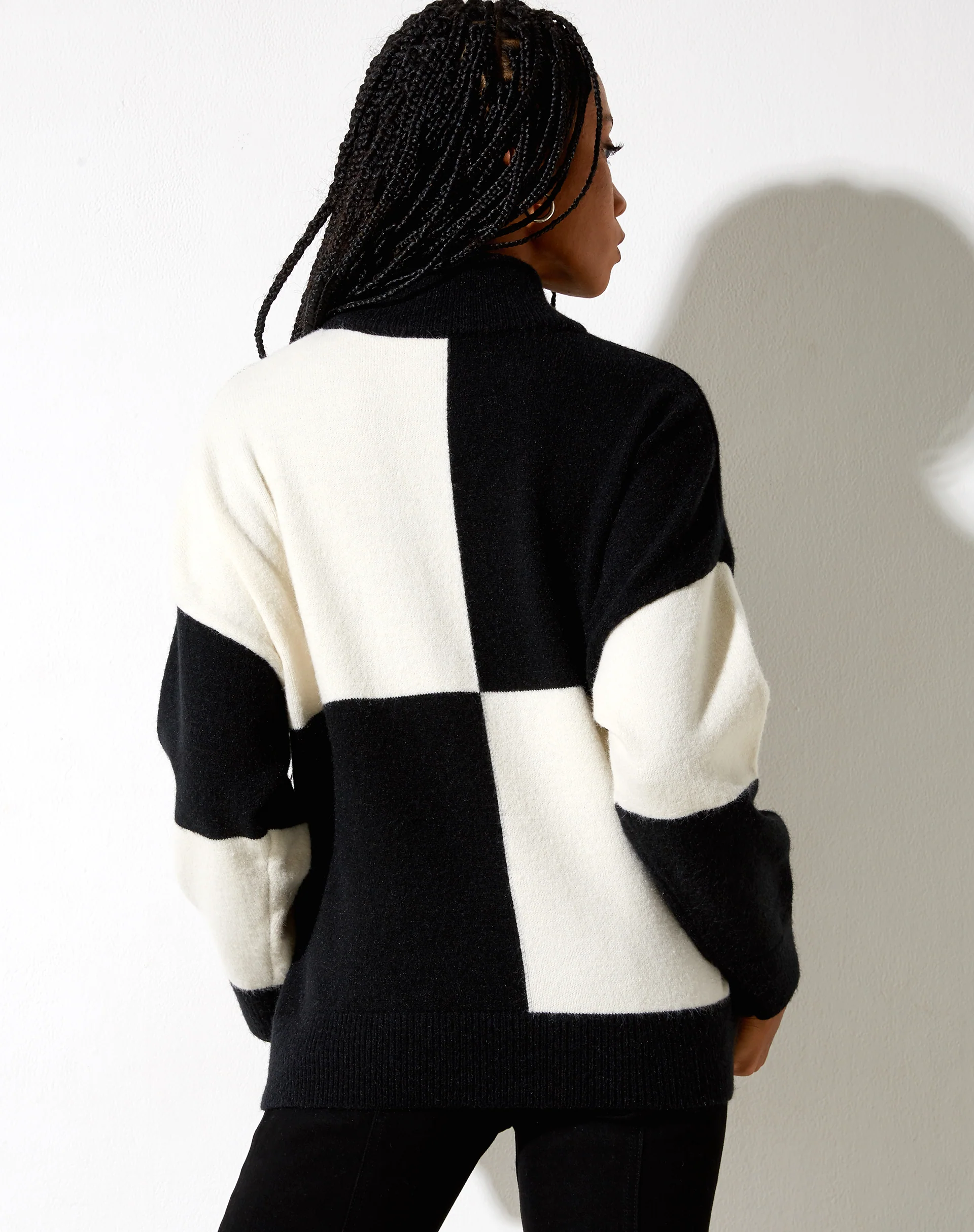Tusca Sweatshirt in Black and Cream - Image 2