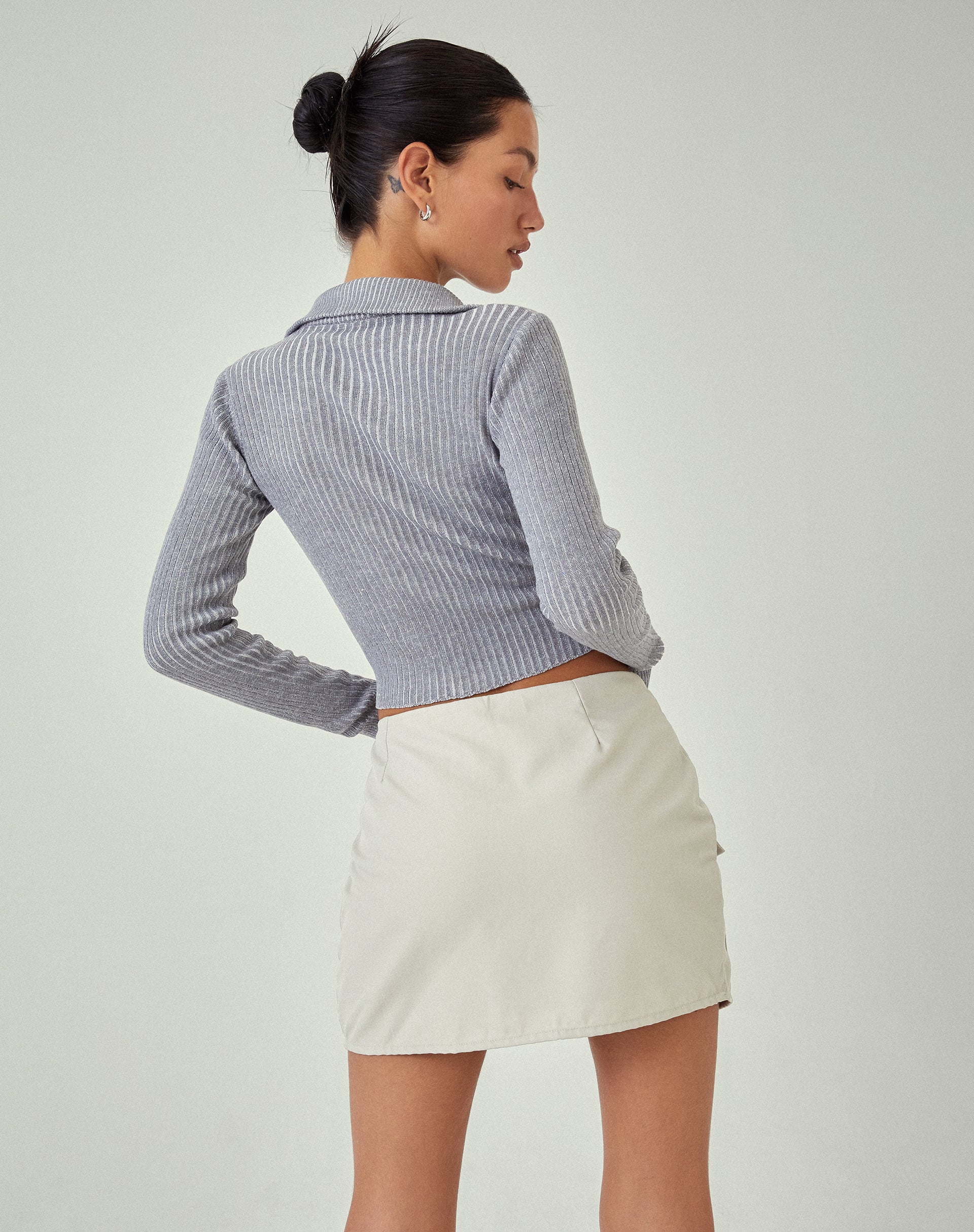 Tuzifa Cropped Jumper in Grey - Image 3