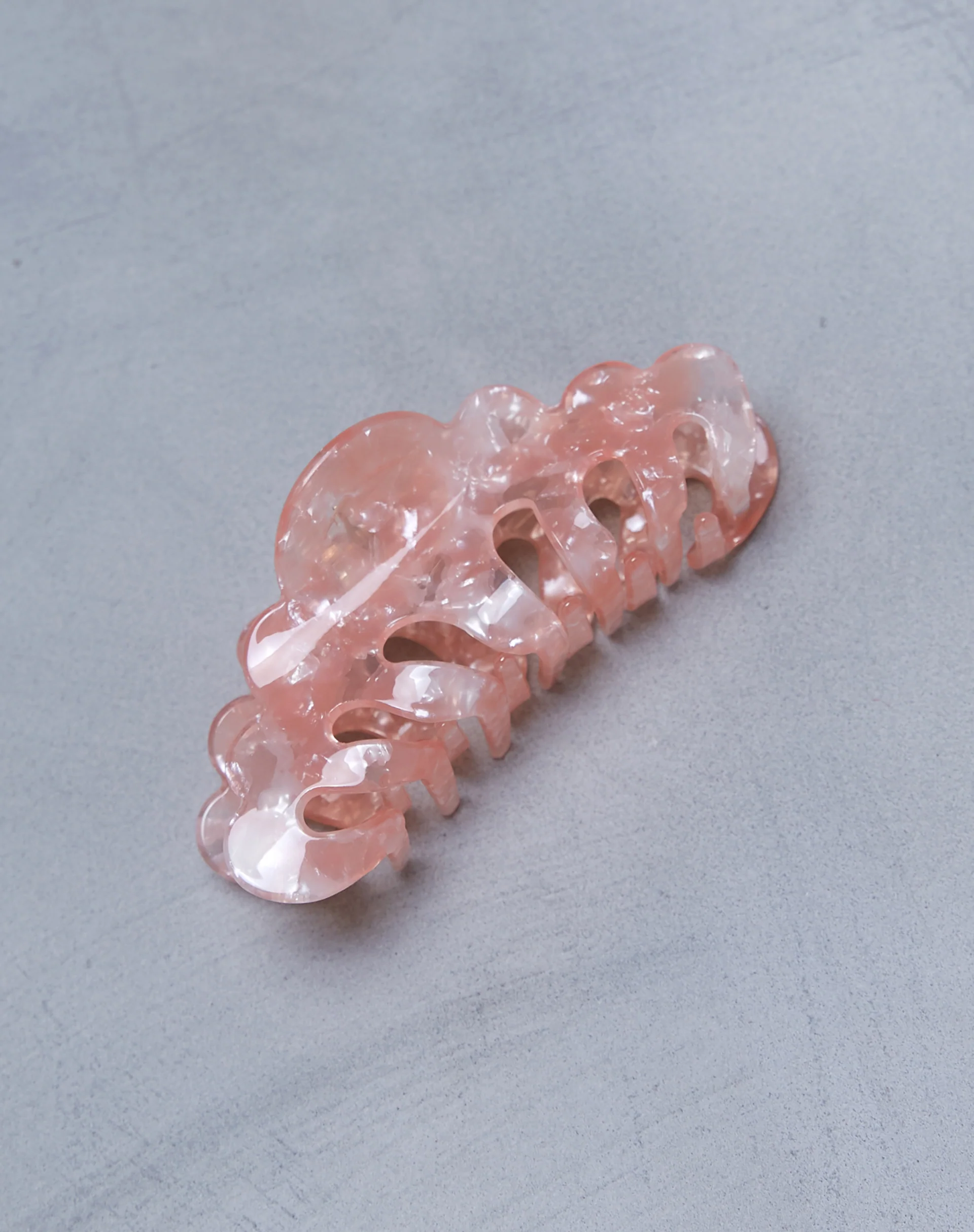 Valvia Hair Claw in Pink Pearl - Image 3