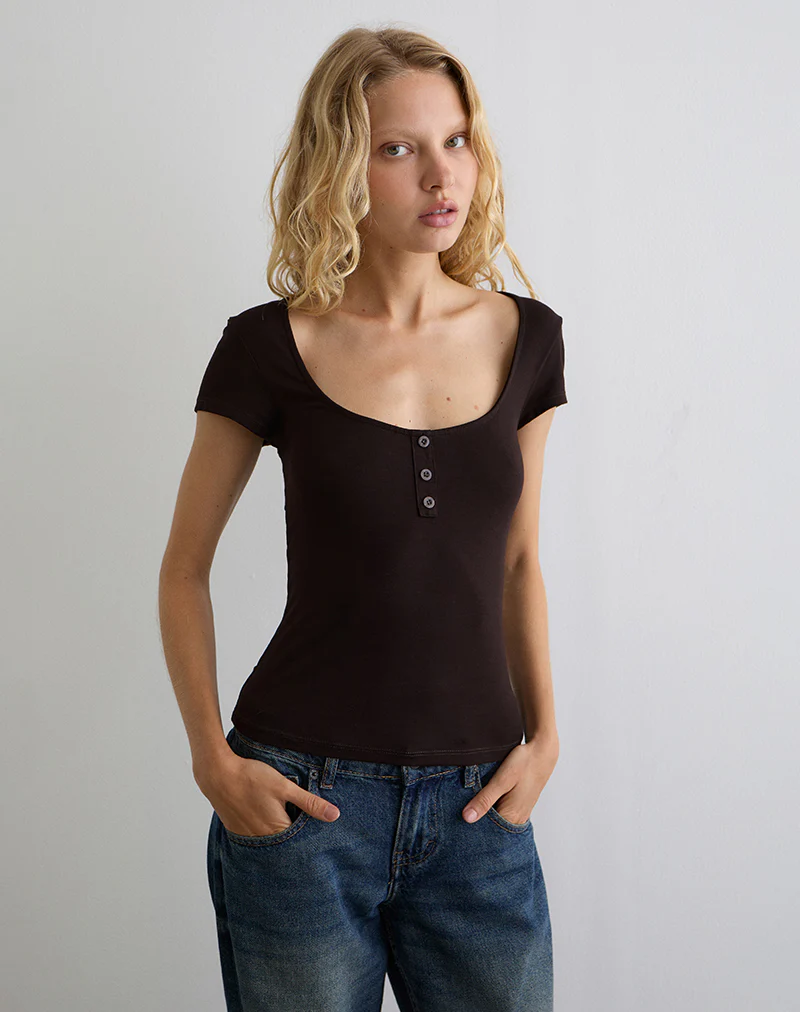 Vibian Short Sleeve Top in Chocolate Brown - Image 4