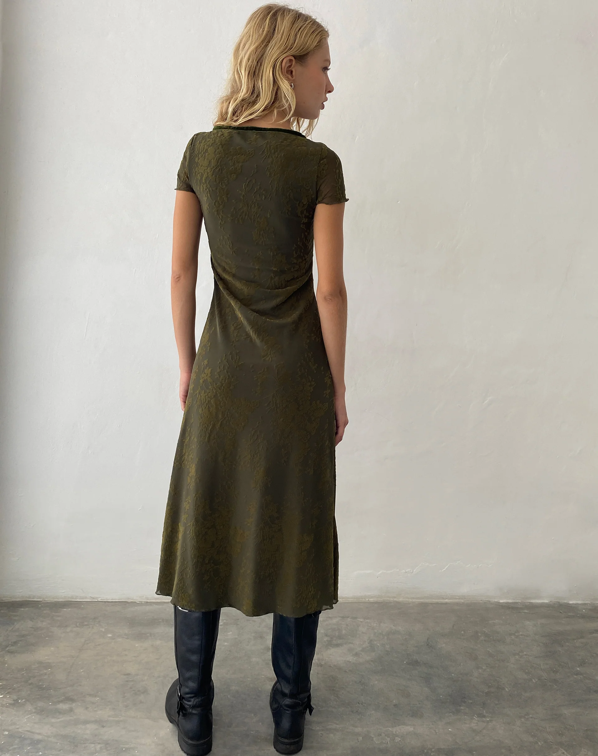 Vilinia Midi Dress in Abstract Botanic Dark Olive - Image 4
