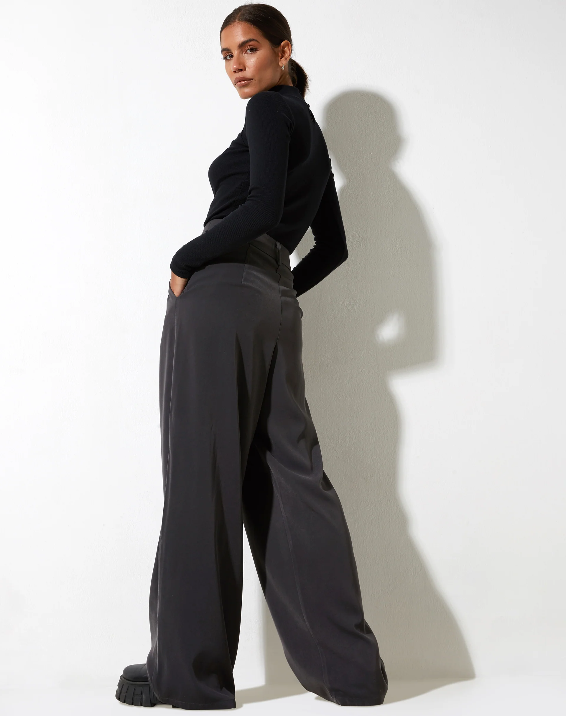 Yeka Trouser in Tailoring Charcoal - Image 3