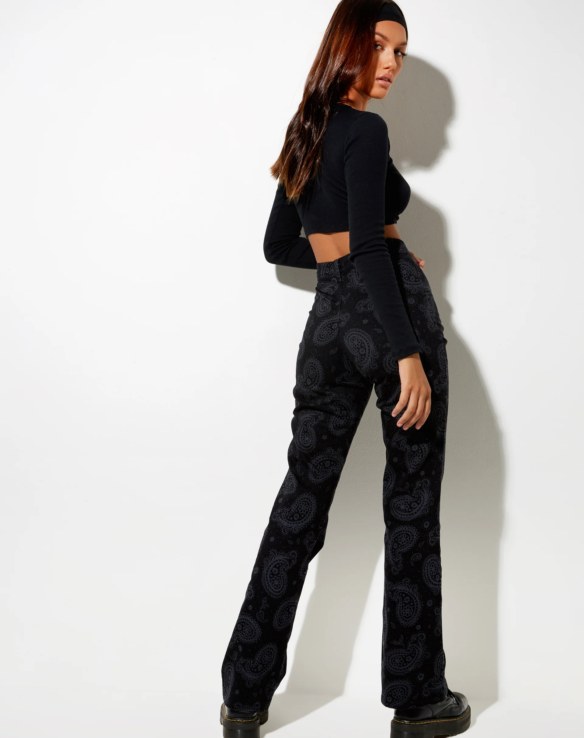 Zoven Flare Trouser in Persian Night Black - Image 2