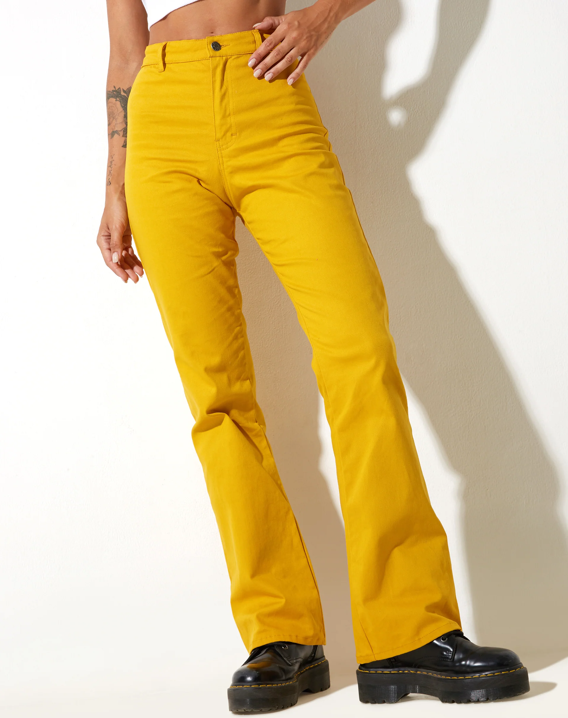 Zoven Flare Trouser in Twill Sulfur Mustard - Image 3